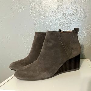 Vionic wedge ankle booties size 7.5, color - greige